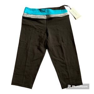 NWT - Calvin Klein performance capris